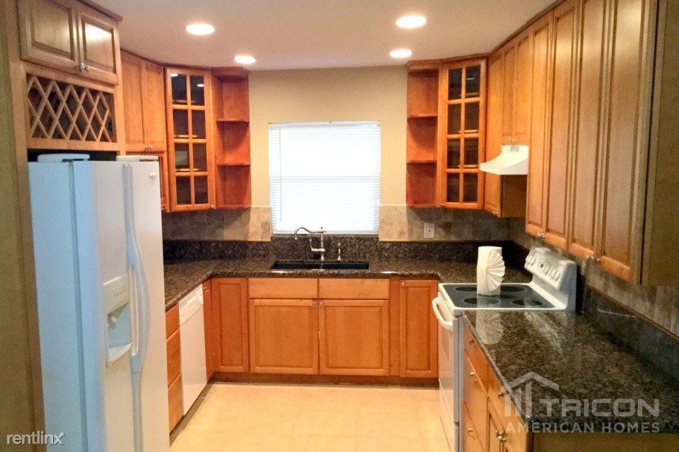 2113 W Herman Street - Photo 3 of 9