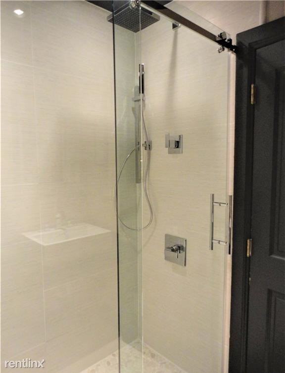 290 Main St - Photo 3 of 8