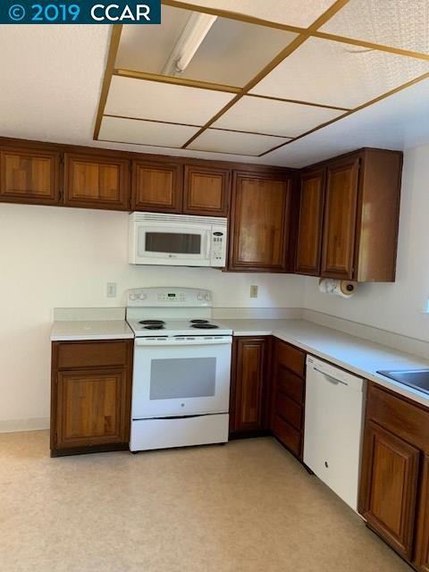 109 Court St - Photo 3 of 6