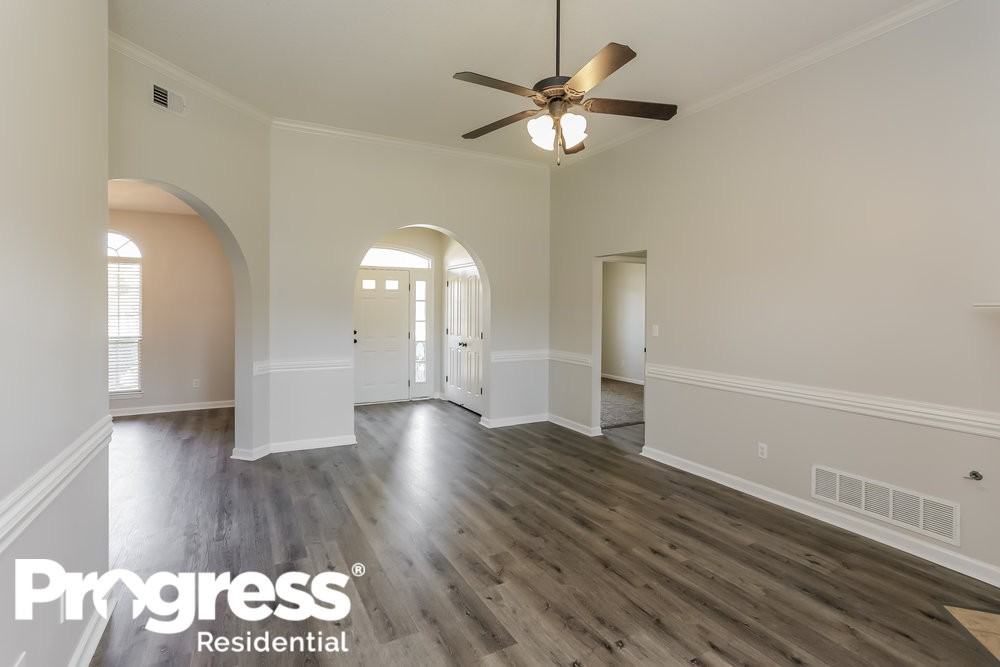 5583 Kingsman Dr - Photo 3 of 20