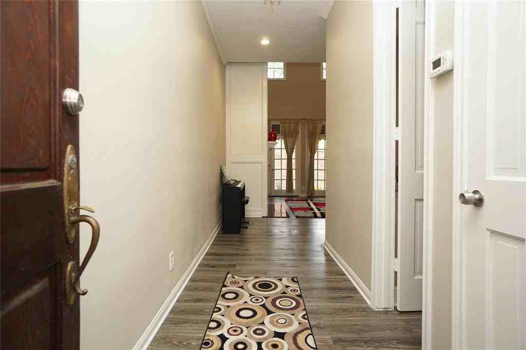 6740 Vanderbilt St - Photo 2 of 31