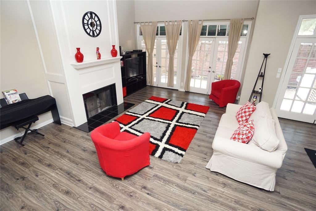 6740 Vanderbilt St - Photo 3 of 31