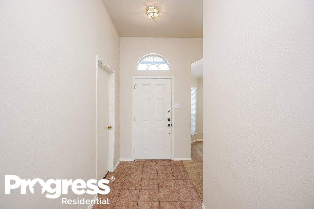 10776 Braemoor Dr - Photo 3 of 16