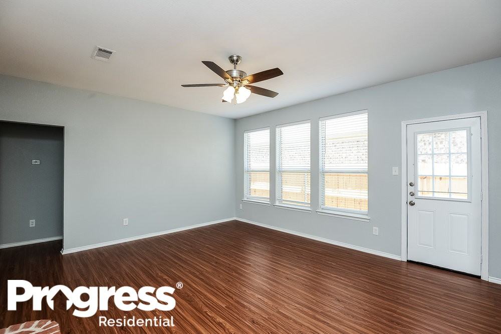 1001 Buffalo Springs Dr - Photo 3 of 16