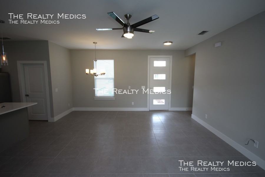 206 Elm Ct - Photo 2 of 18