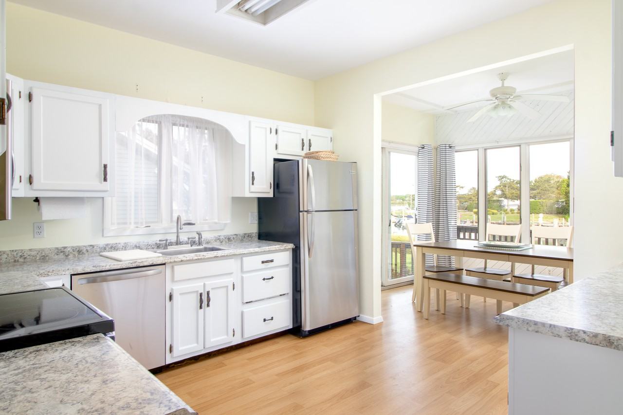 3350 W Creek Ave - Photo 3 of 17