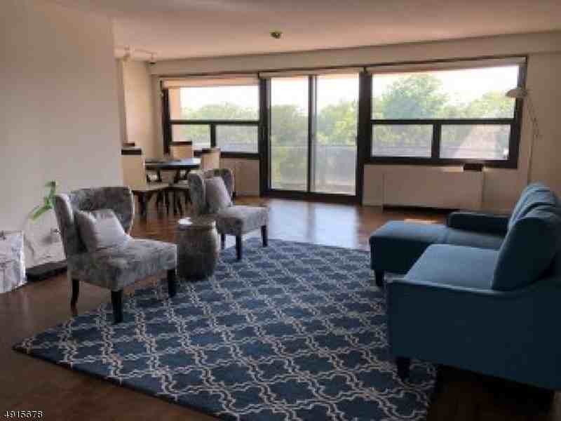 2 Claridge Dr 5fw - Photo 2 of 5