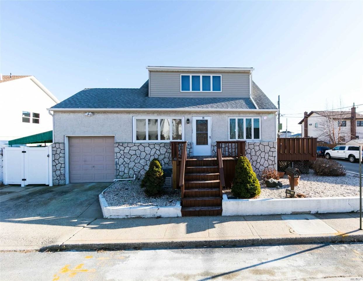 11 Norfolk Rd - Photo 2 of 15