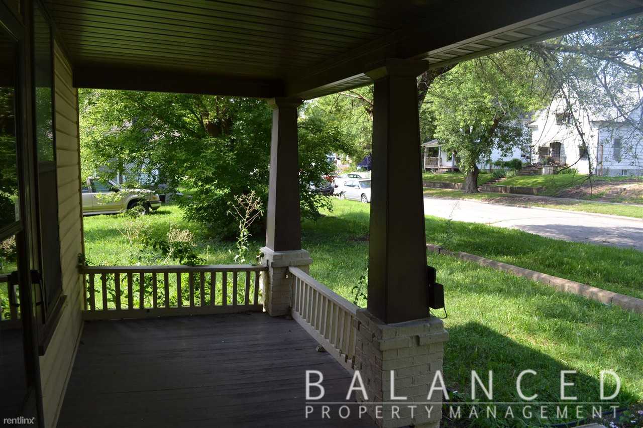 1126 Sw Woodward Ave - Photo 2 of 12