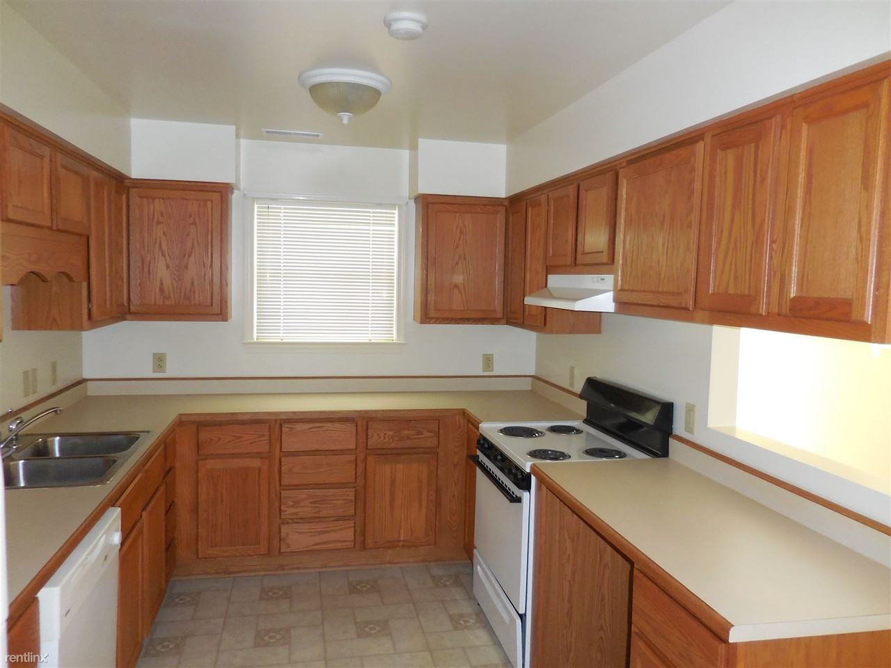 Mountain Crest Apartments - Photo 2 of 10