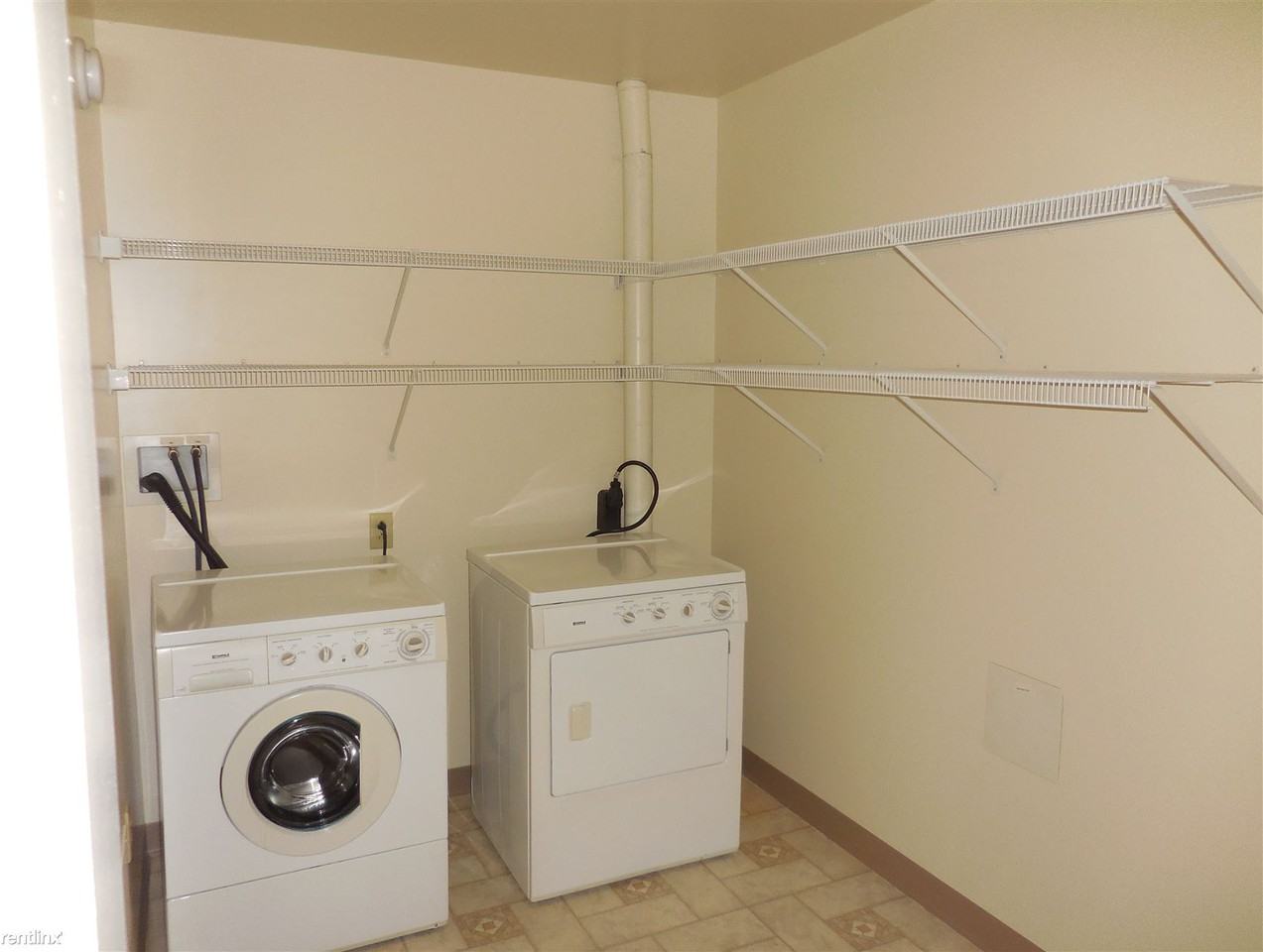 Mountain Crest Apartments - Photo 3 of 10