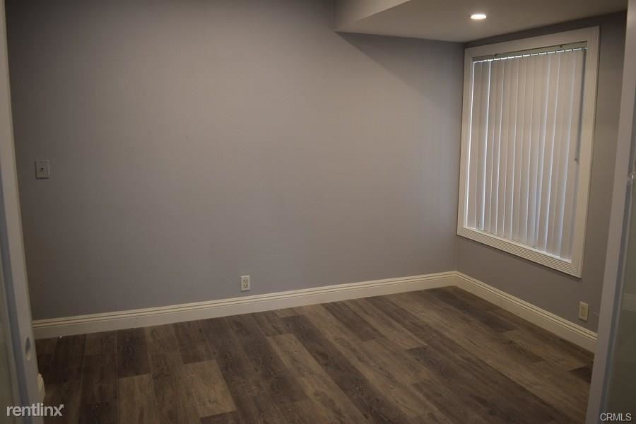 25102 Carolwood - Photo 2 of 10