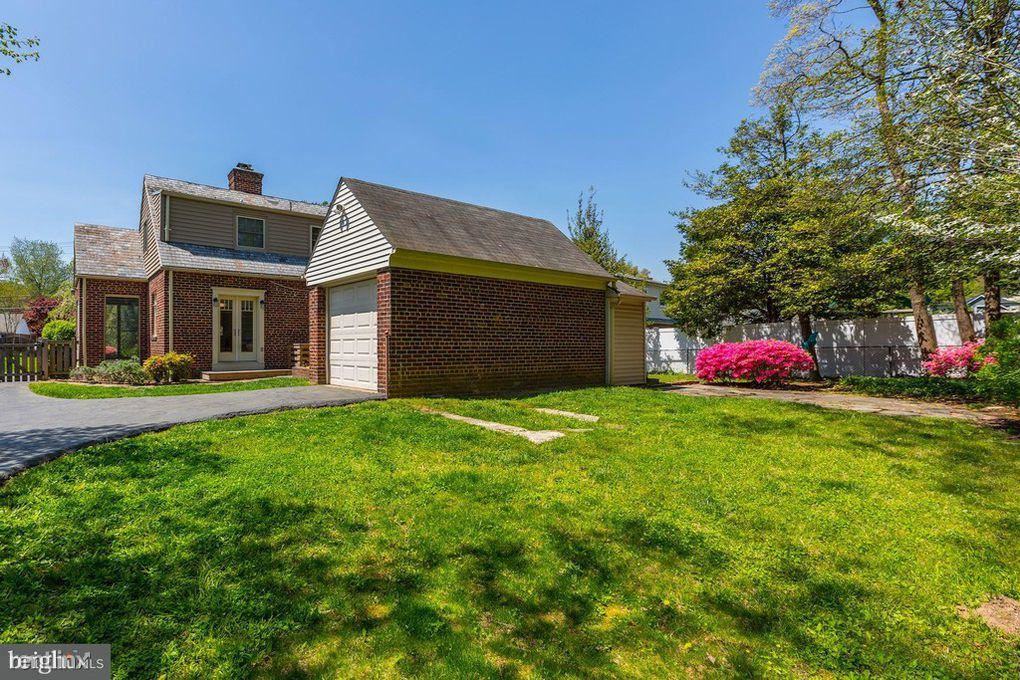 10205 Pierce Dr #B - Photo 2 of 15