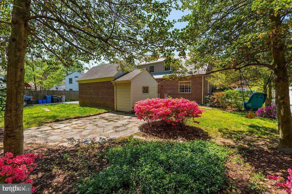 10205 Pierce Dr #B - Photo 3 of 15