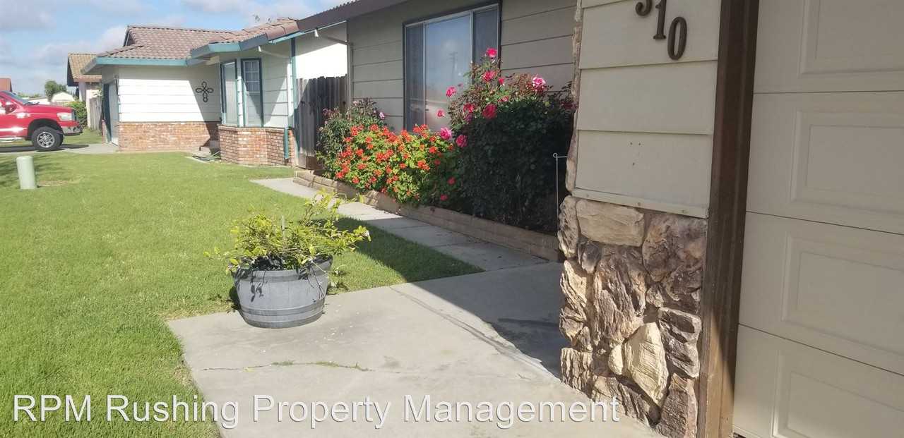 20310 Coral Circle - Photo 3 of 50