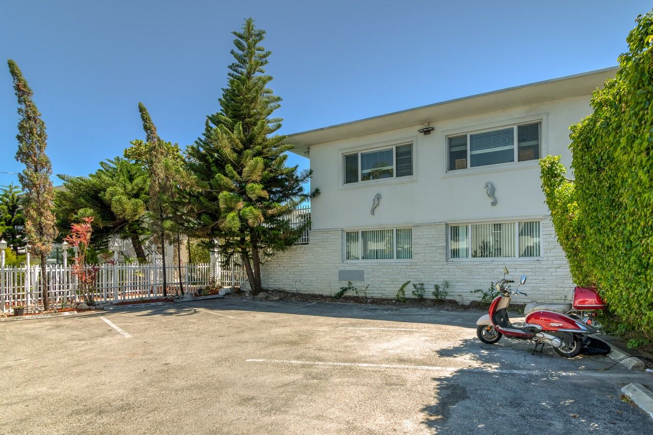 320 85th St - Photo 2 of 24