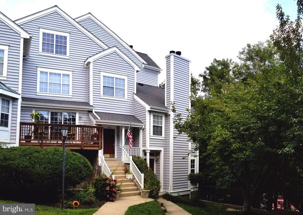 330 Overlook Dr - Photo 2 of 36