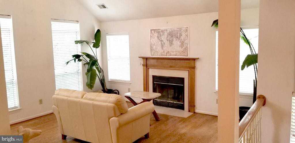 330 Overlook Dr - Photo 3 of 36