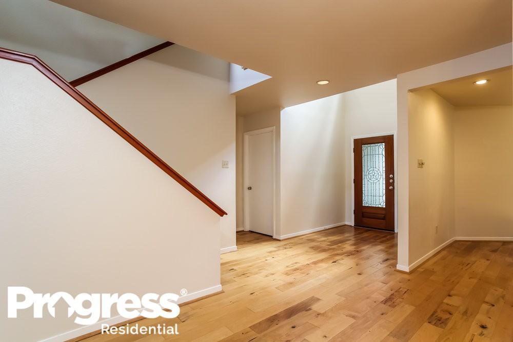 10 Shallow Pond Pl - Photo 2 of 16