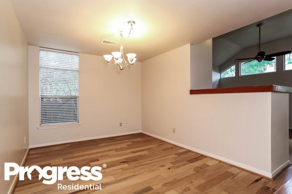 10 Shallow Pond Pl - Photo 3 of 16