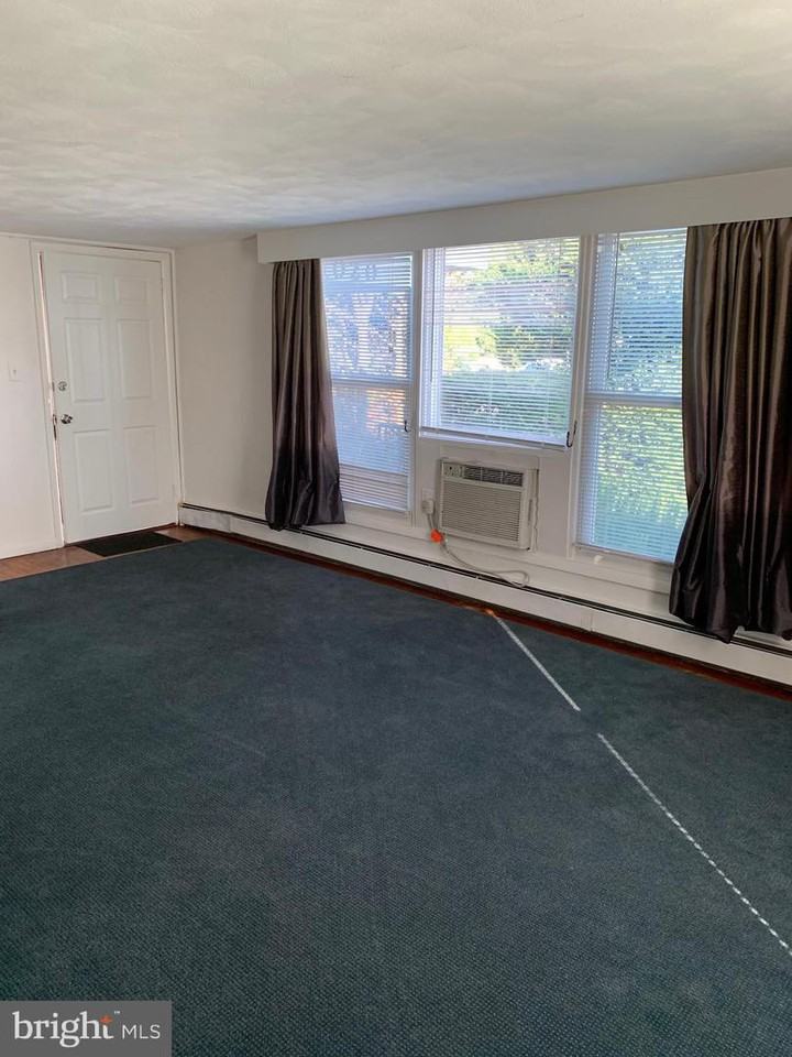 1020 Bridge Street Unit C - Photo 2 of 15