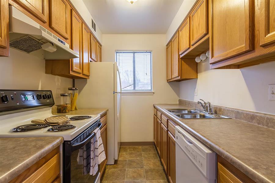 Crossroads Apartment & Townhomes - Photo 3 of 16