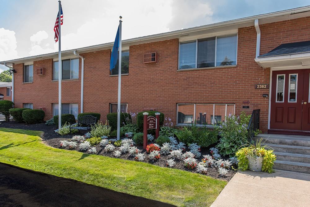 Dixon Manor Apartment Homes - Photo 2 of 10