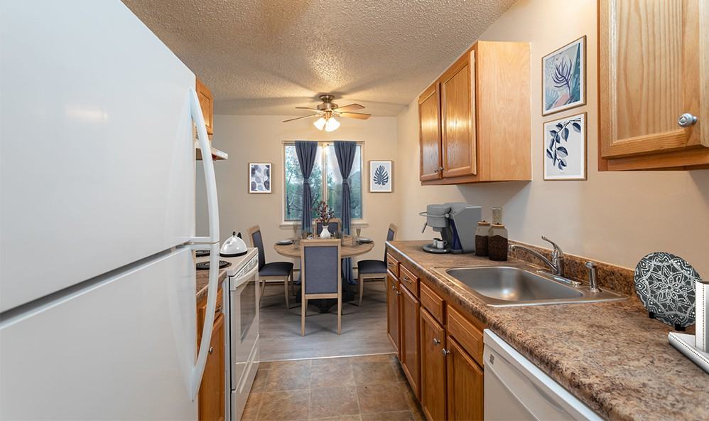 Knollwood Manor Apartment Homes - Photo 4 of 22