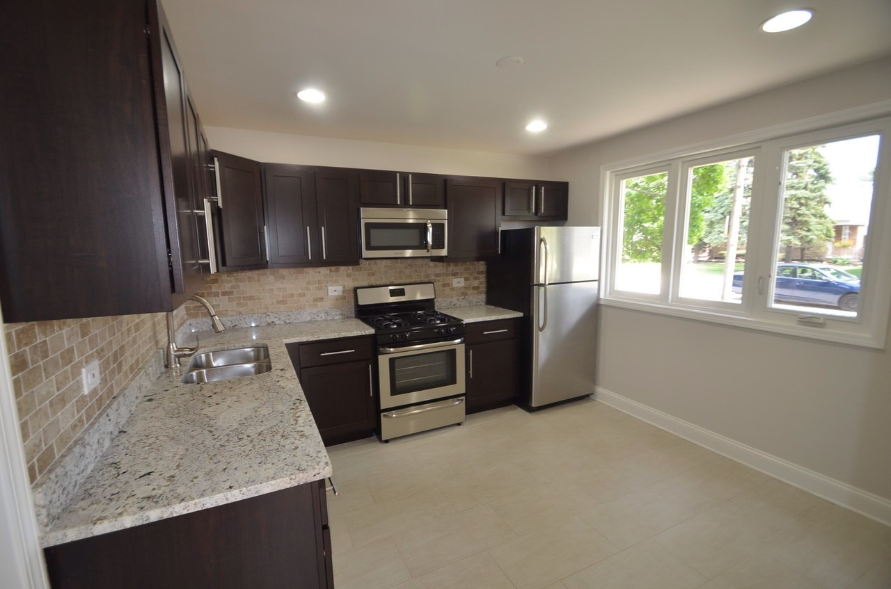 3042 George St - Photo 3 of 7