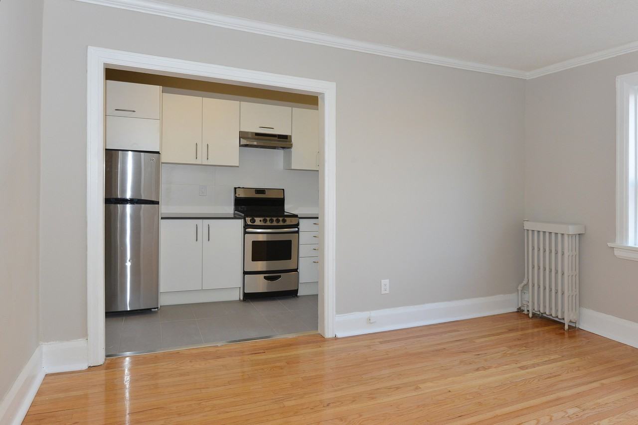 143 Arlington Avenue, Toronto, ON M6C 2Z3 1 Bedroom Apartment for