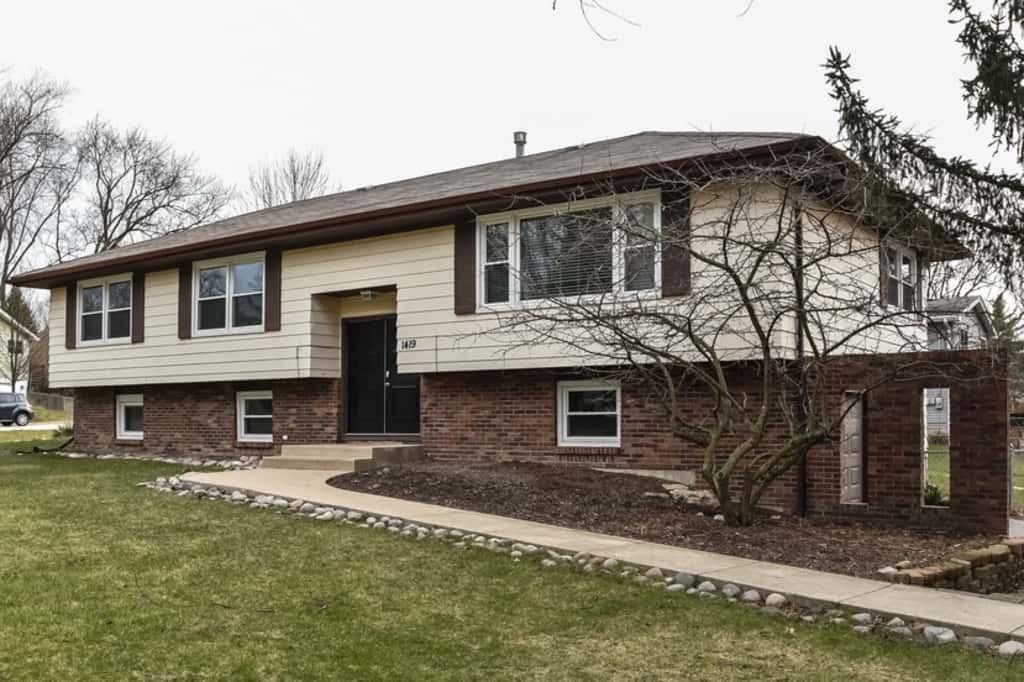 1419 Plainview Rd, Carpentersville, IL 60110 5 Bedroom Apartment for