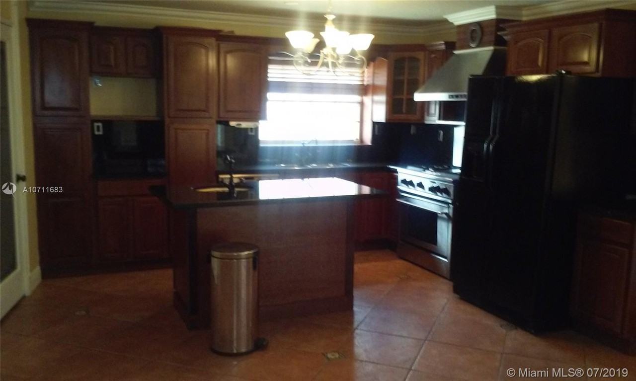 13310 Southwest 81st Street - Photo 2 of 16