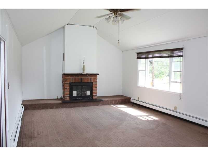 1352 Carnahan Rd - Photo 2 of 25