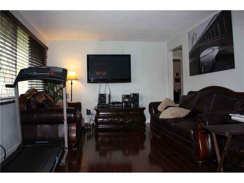 2434 Potomac Ave - Photo 3 of 25