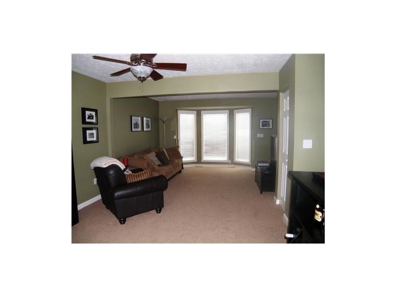 702 Berrington Ct - Photo 3 of 9