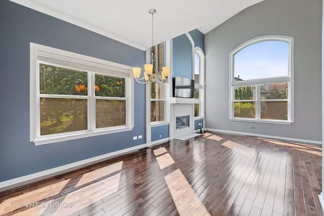 9437 Fountain Point - Photo 2 of 10