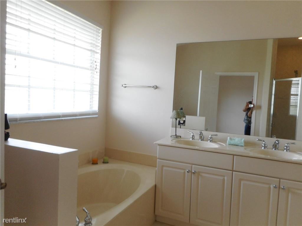 3512 Parkside Dr #3512 - Photo 3 of 10
