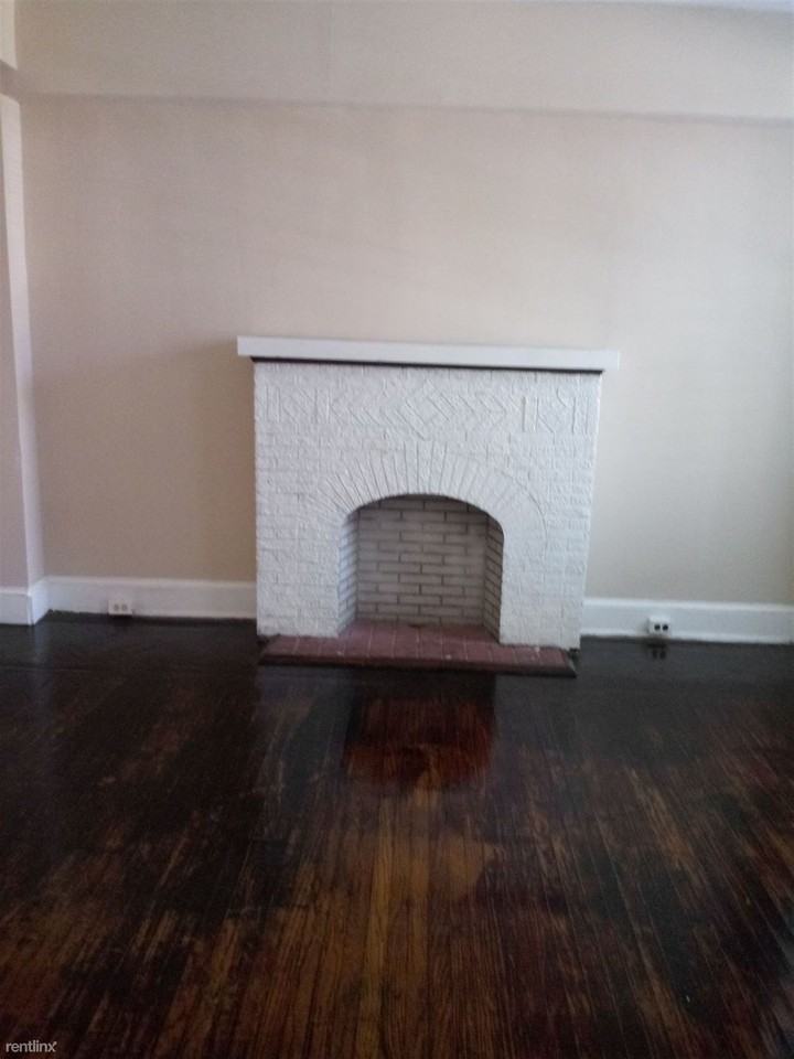 2533 Loyola Southway - Photo 2 of 8