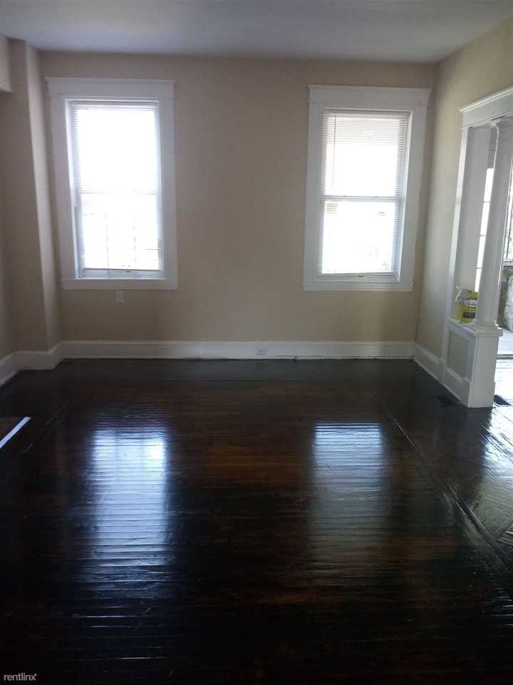 2533 Loyola Southway - Photo 3 of 8