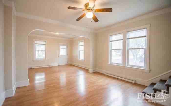 1314 Dewey Ave - Photo 3 of 16