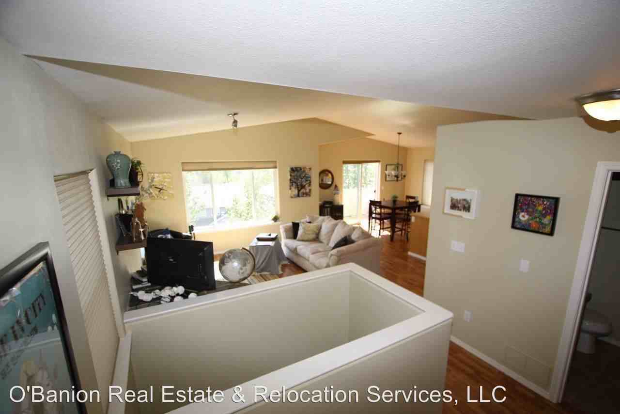 20802 Mountainside Drive - Photo 3 of 24