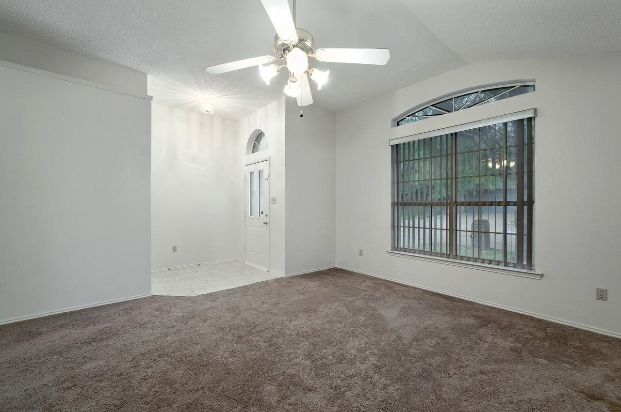 10909 Hornby St - Photo 2 of 16