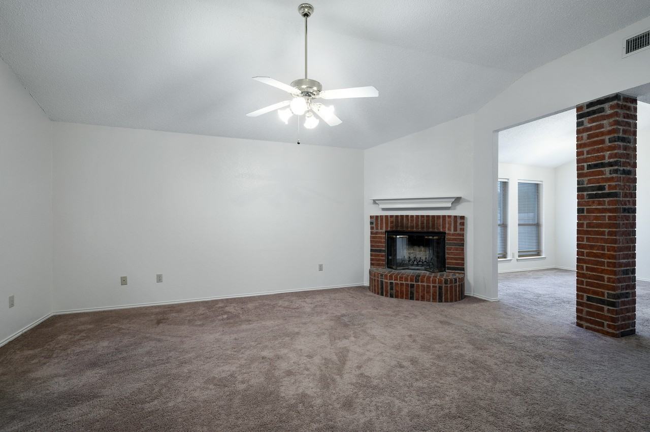 10909 Hornby St - Photo 3 of 16