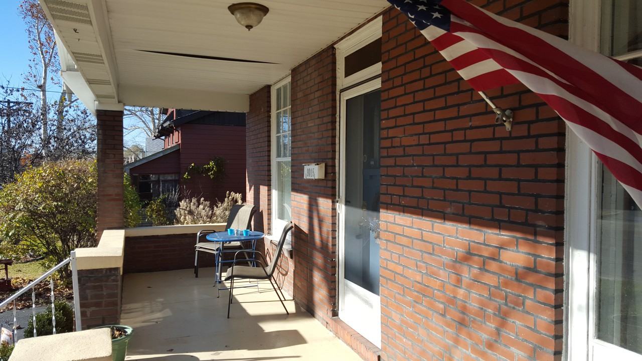 9015 Lackland Rd - Photo 2 of 9