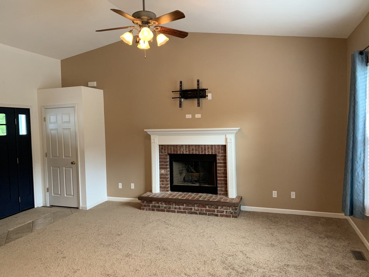 5700 Dillon Rd - Photo 2 of 34