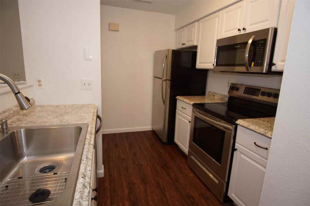 111 Yorktown Drive - Photo 3 of 10