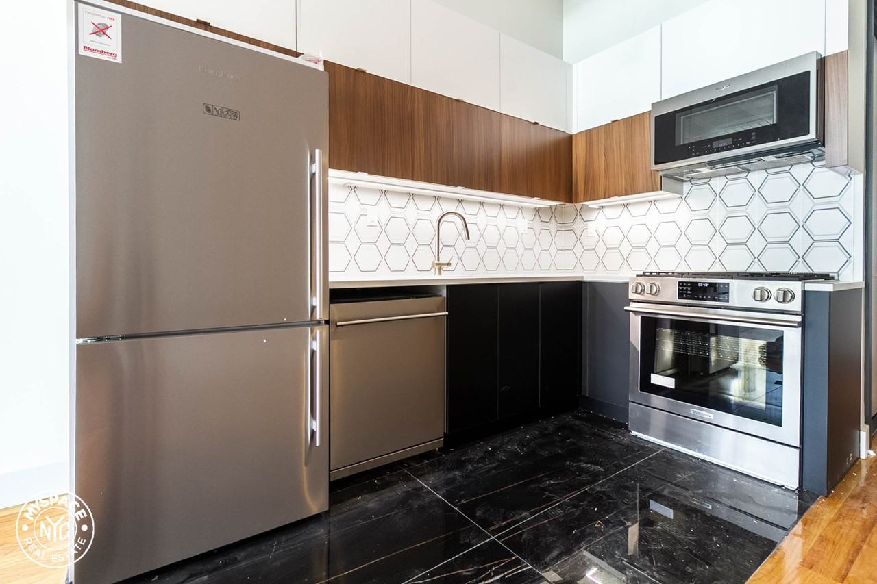 255 Mckibbin St #210