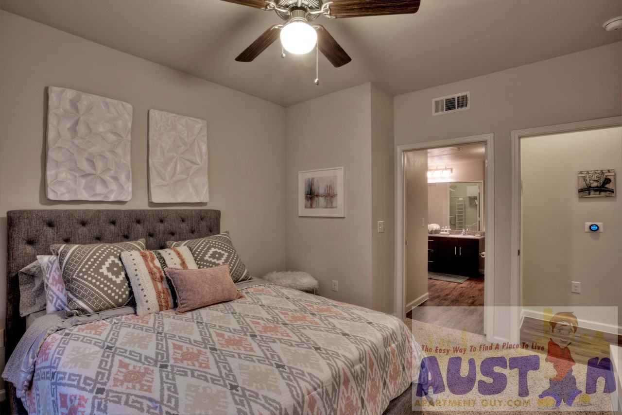 W Slaughter Ln & S I-35 Frontage Rd #0403 - Photo 3 of 15