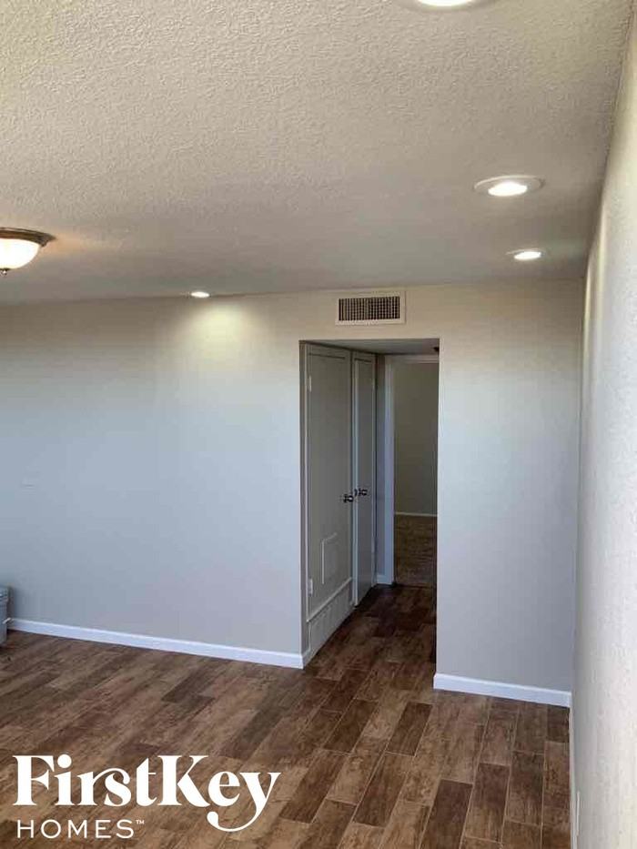 3013 W Mandalay Ln - Photo 3 of 19