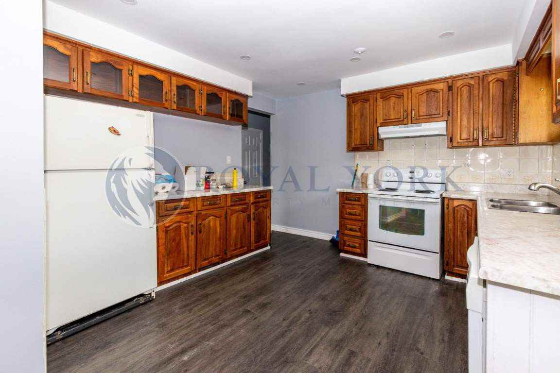 3 BEDROOM HOUSE FOR RENT ETOBICOKE RENFORTH DR Apartments 4